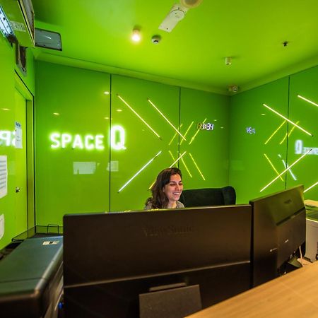 Space Q Capsule Hotel Сидней Экстерьер фото