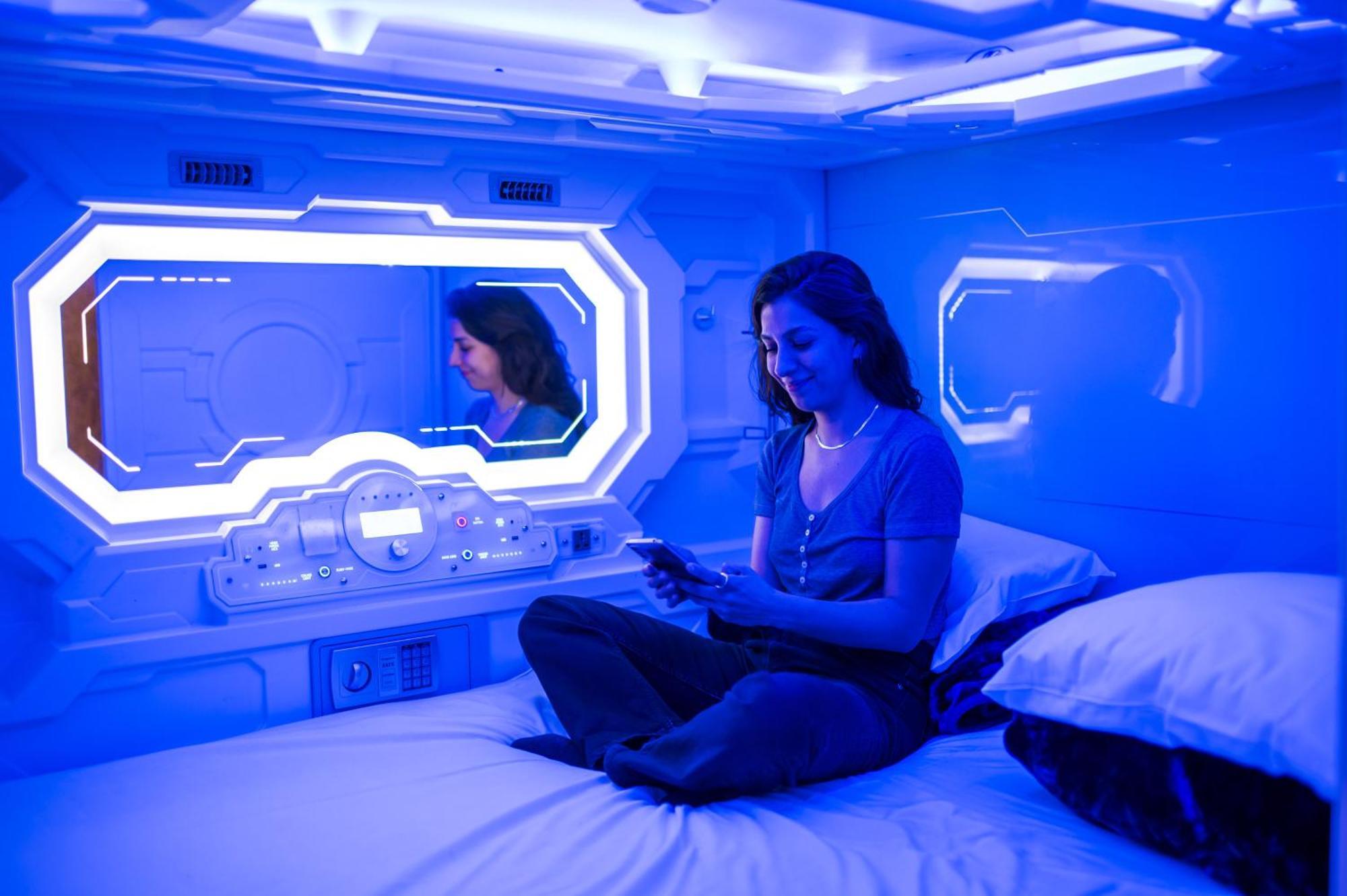 Space Q Capsule Hotel Сидней Экстерьер фото