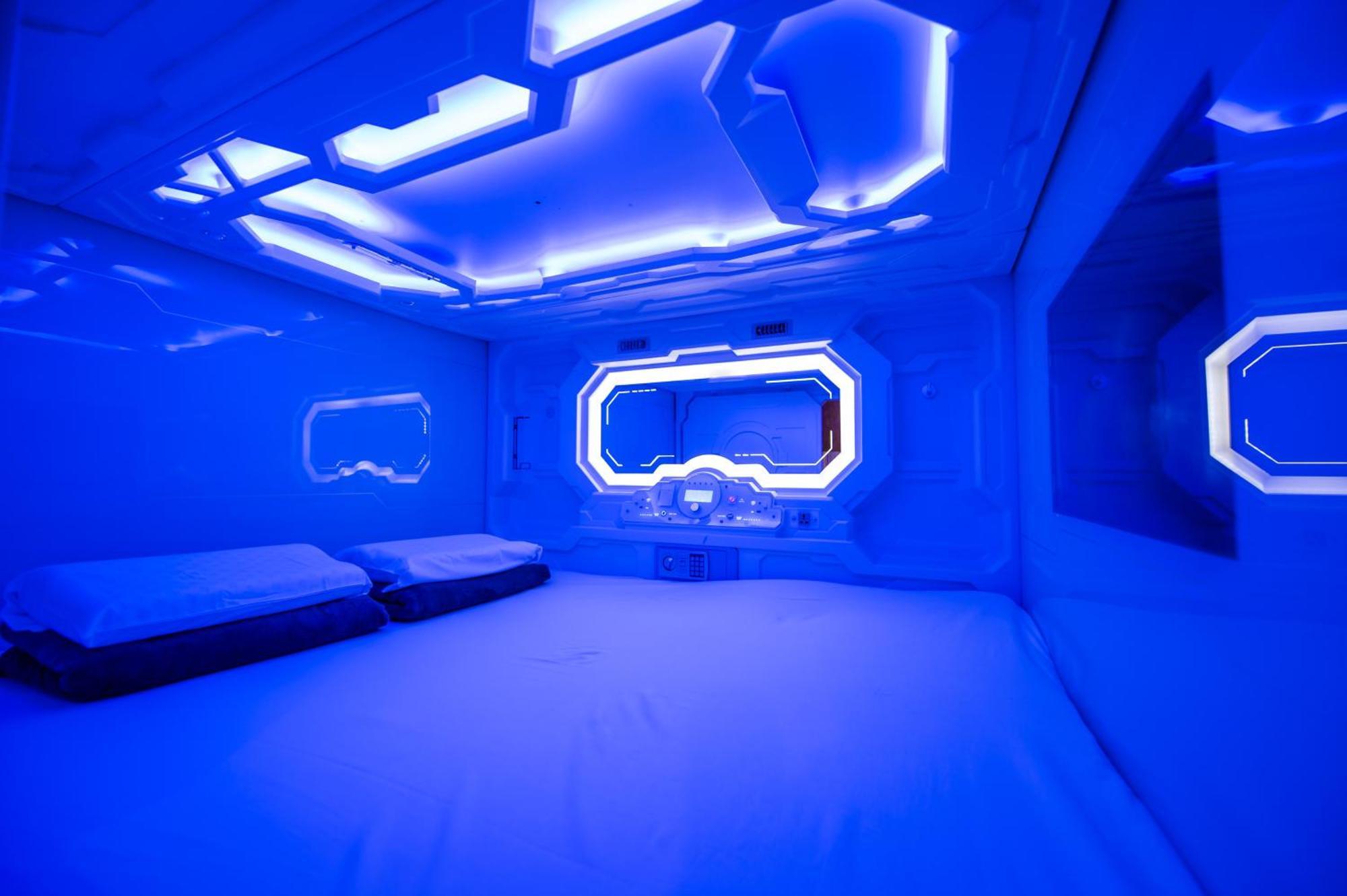 Space Q Capsule Hotel Сидней Экстерьер фото